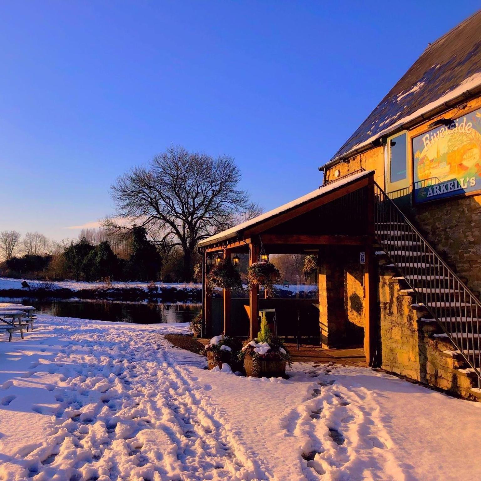 The Riverside Lechlade Luaran gambar