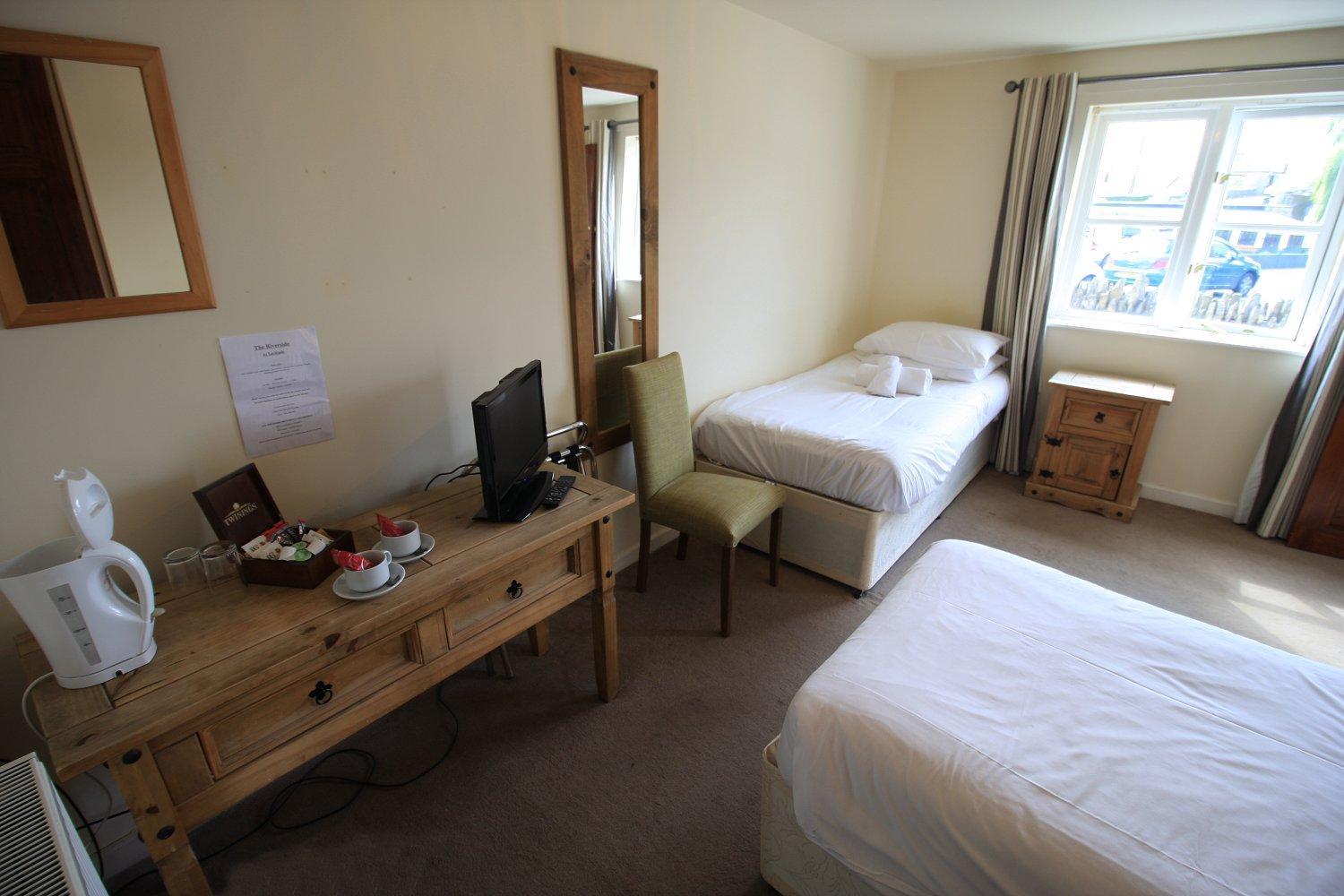 The Riverside Lechlade Bilik gambar